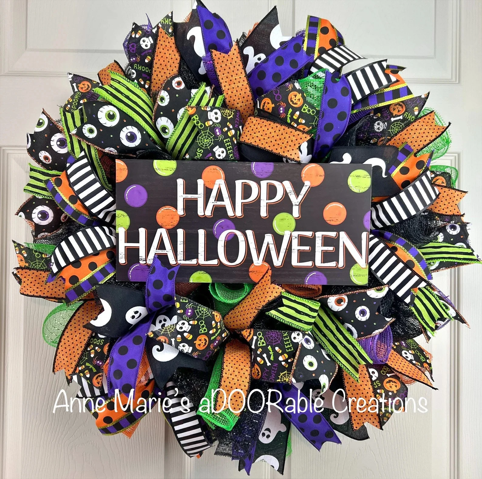 2. 带“万圣节快乐”字样的花环