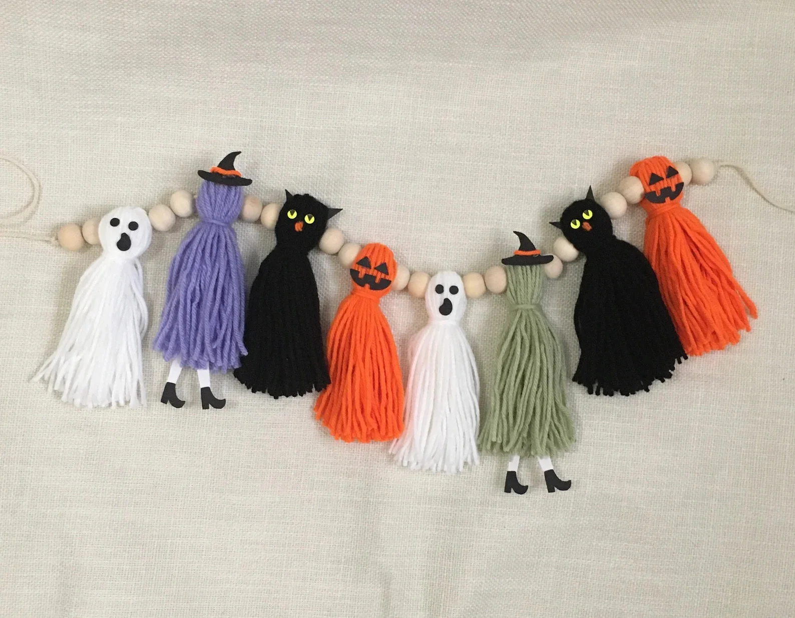 7. Guirnalda con cuentas de Halloween