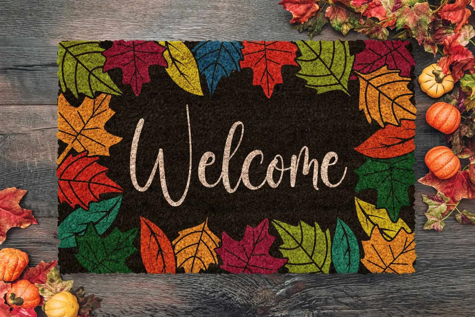 13. Alfombra otoñal con la frase Welcome Leaves