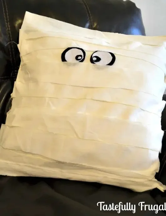 14. ¡Sin coser! Maquillaje de momia como de Pottery Barn