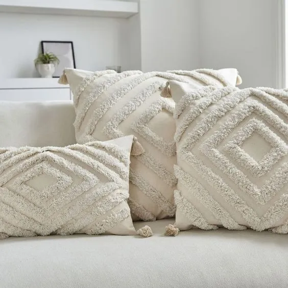 便宜的枕头用于温馨装饰