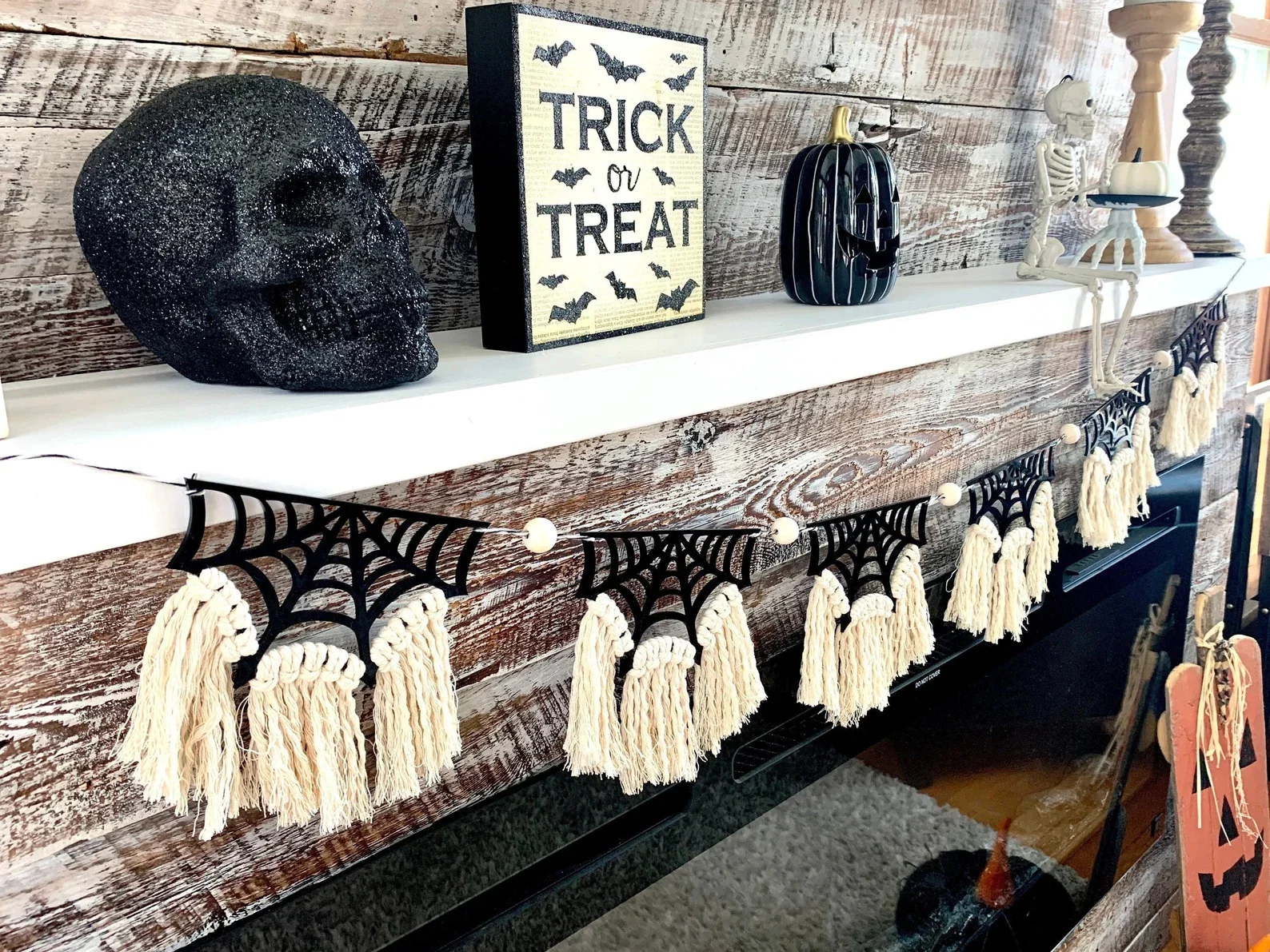 13. Павутинна гирлянда Хеллоуїну