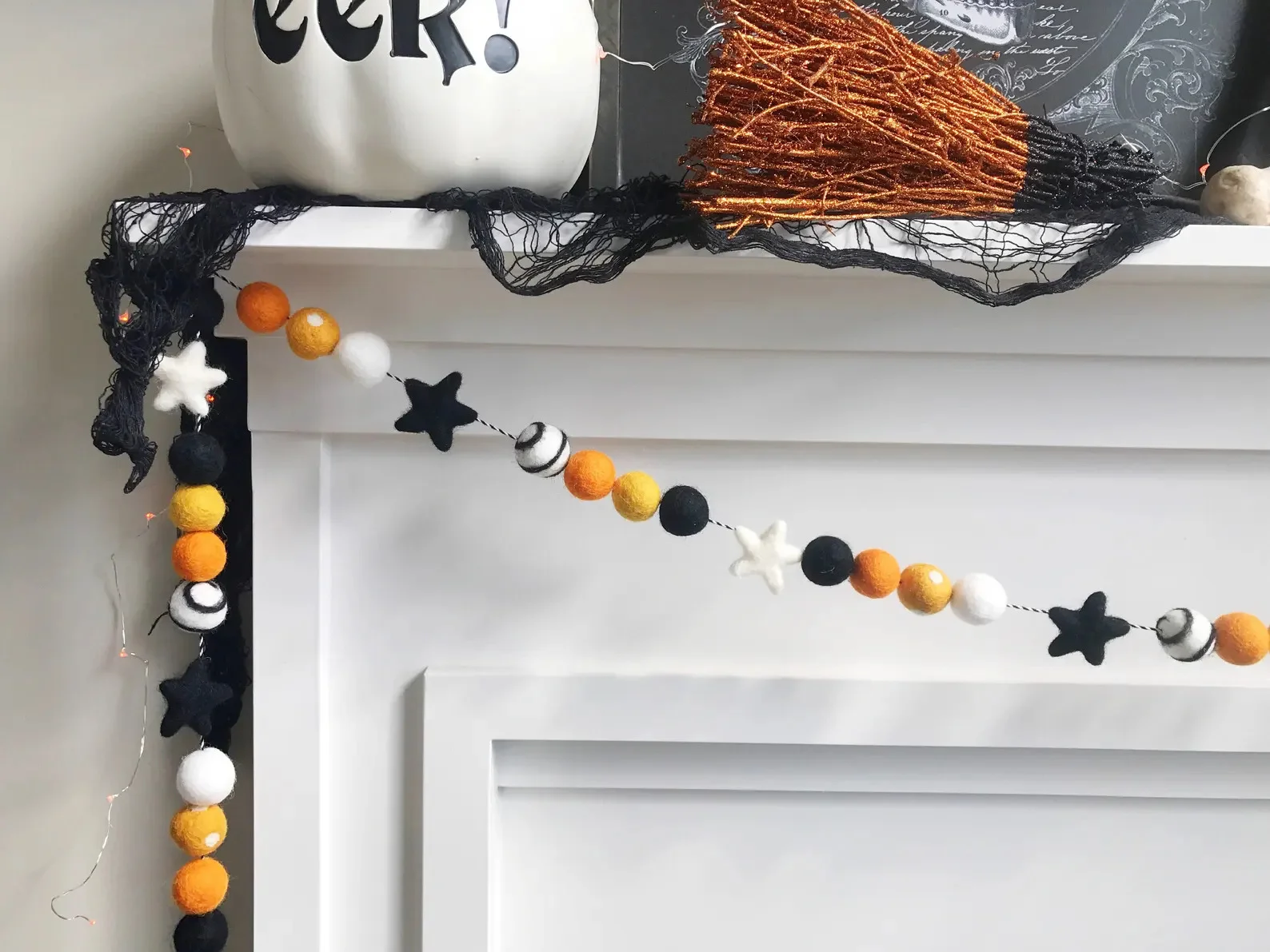 12. Felt Star Garland for Halloween Decorations