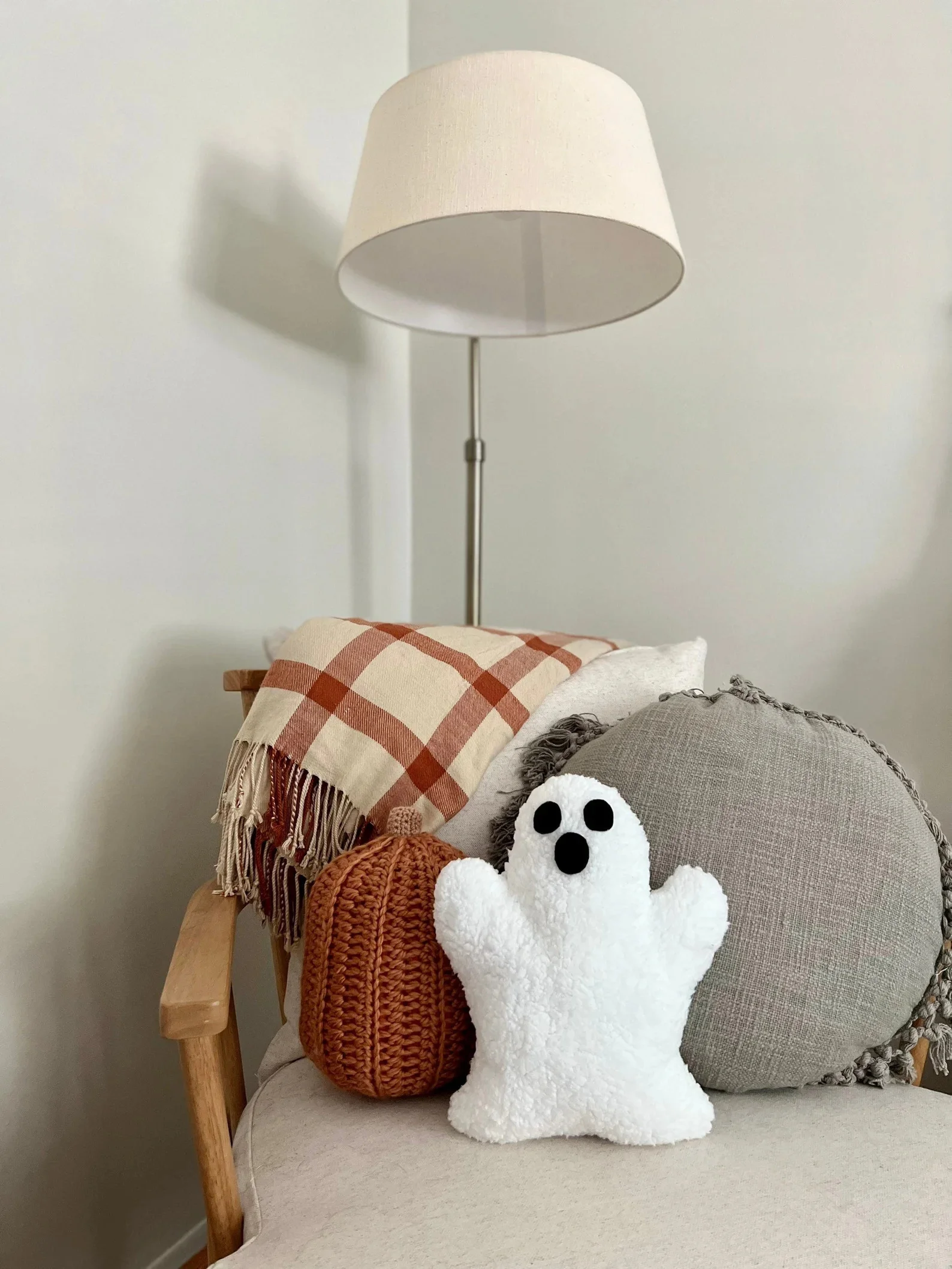 9. Almohada de fantasma de peluche