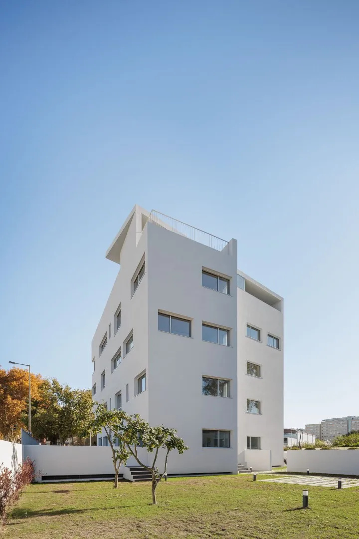 Нова Рио Хаусинг в Португалии - два корпуса, которые взаимодействуют друг с другом Нова Рио Хаусинг в Португалии - два корпуса, которые взаимодействуют друг с другом