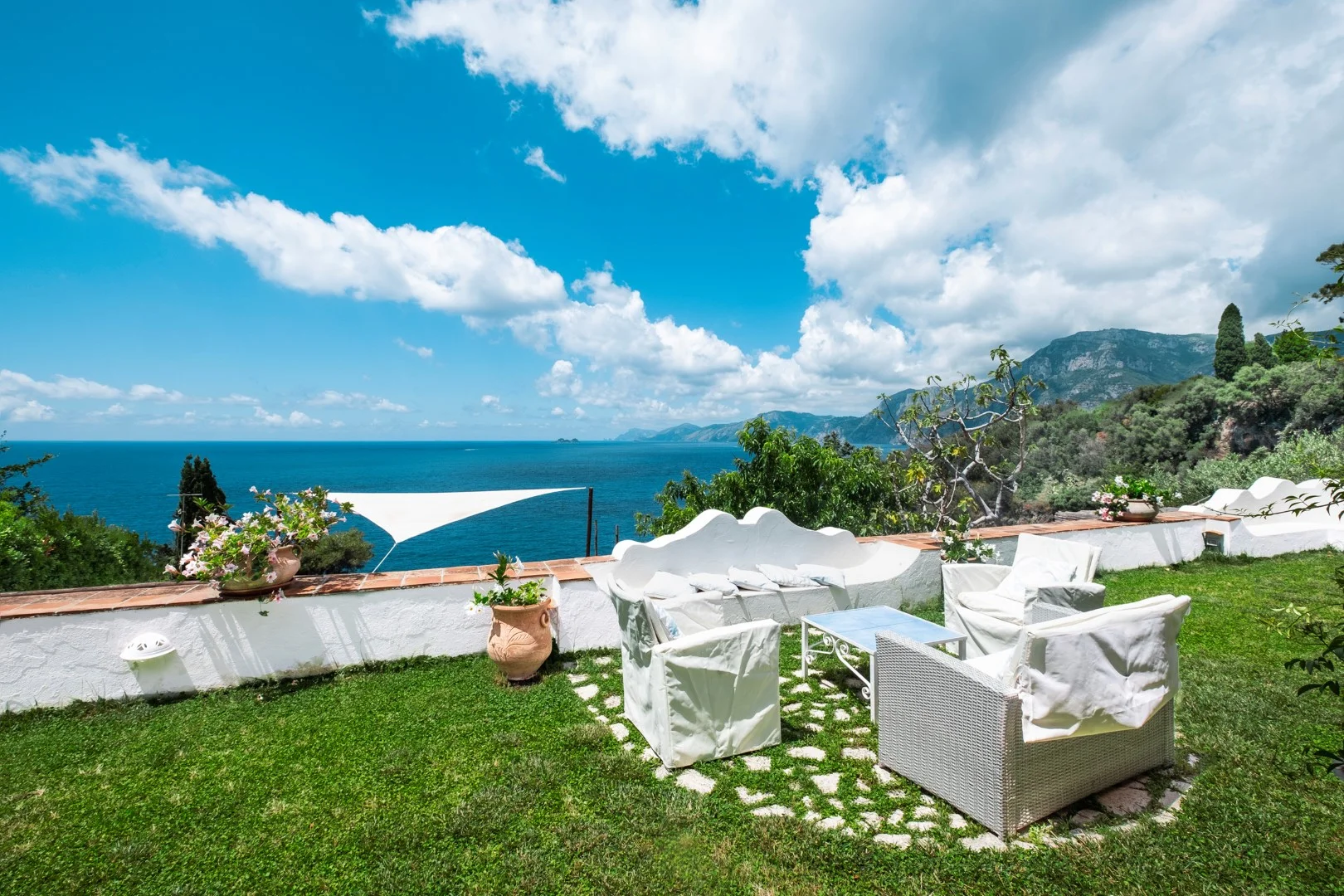 4. Villa Pandora - Jardín