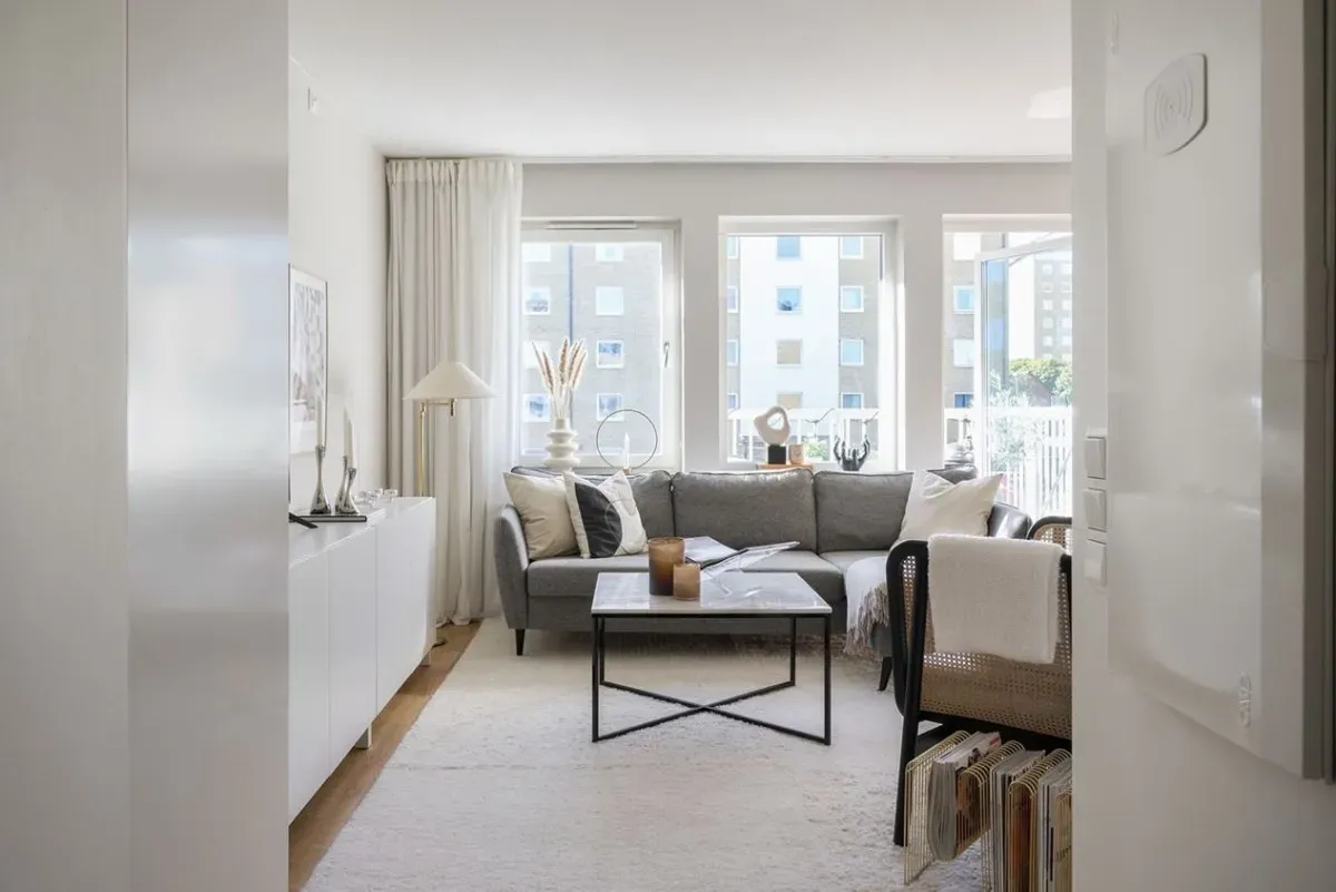 Seasonal Black and White Monochrome Decorating