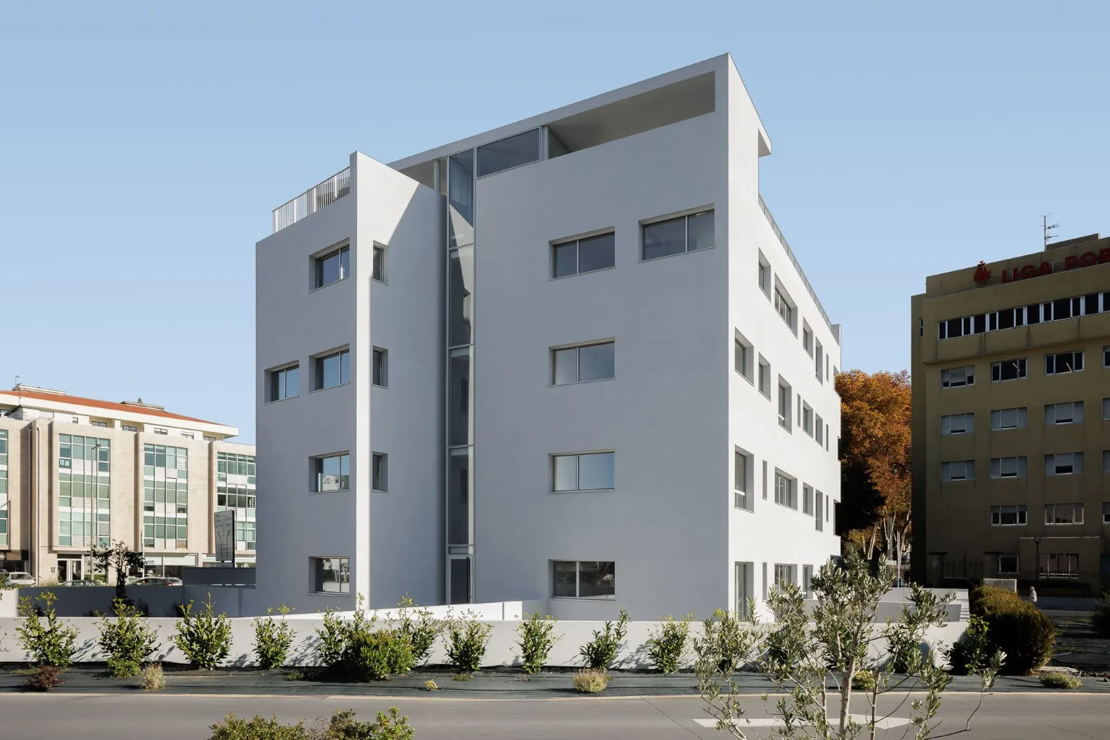 Нова Рио Хаусинг в Португалии - два корпуса, которые взаимодействуют друг с другом Нова Рио Хаусинг в Португалии - два корпуса, которые взаимодействуют друг с другом