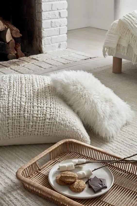 便宜的枕头用于温馨装饰