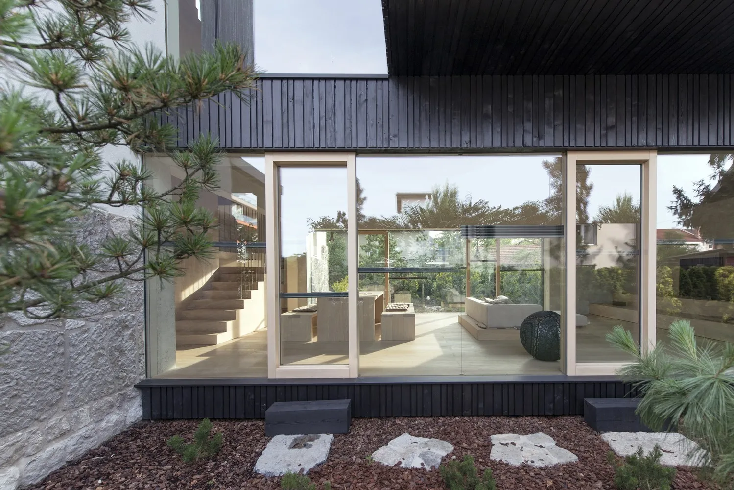 OFIS Architects设计的3SHOEBOX House位于斯洛文尼亚卢布尔雅那