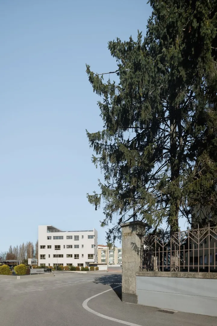 Нова Рио Хаусинг в Португалии - два корпуса, которые взаимодействуют друг с другом Нова Рио Хаусинг в Португалии - два корпуса, которые взаимодействуют друг с другом