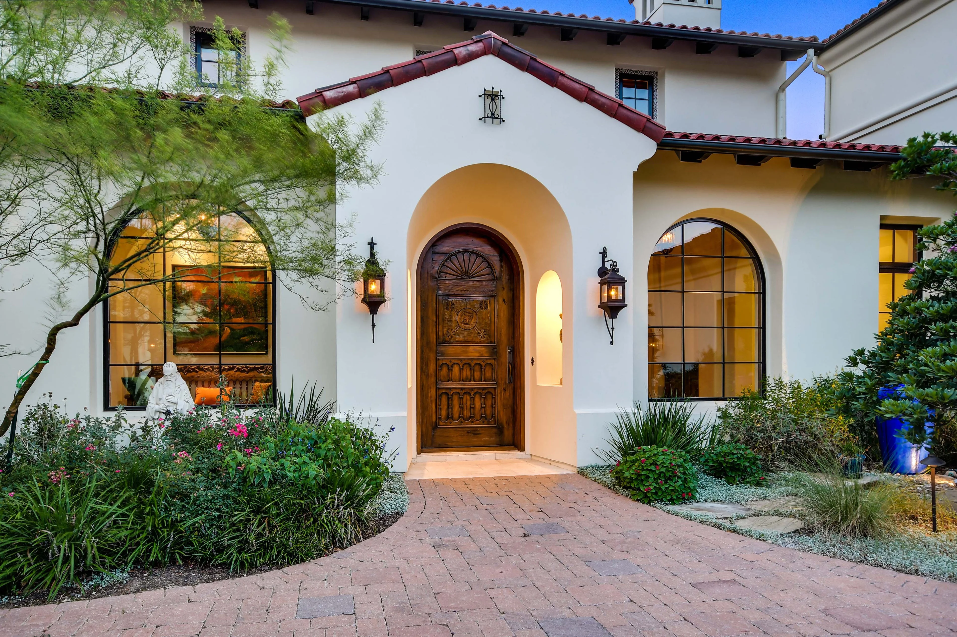 8. A Little Hacienda on the Lake