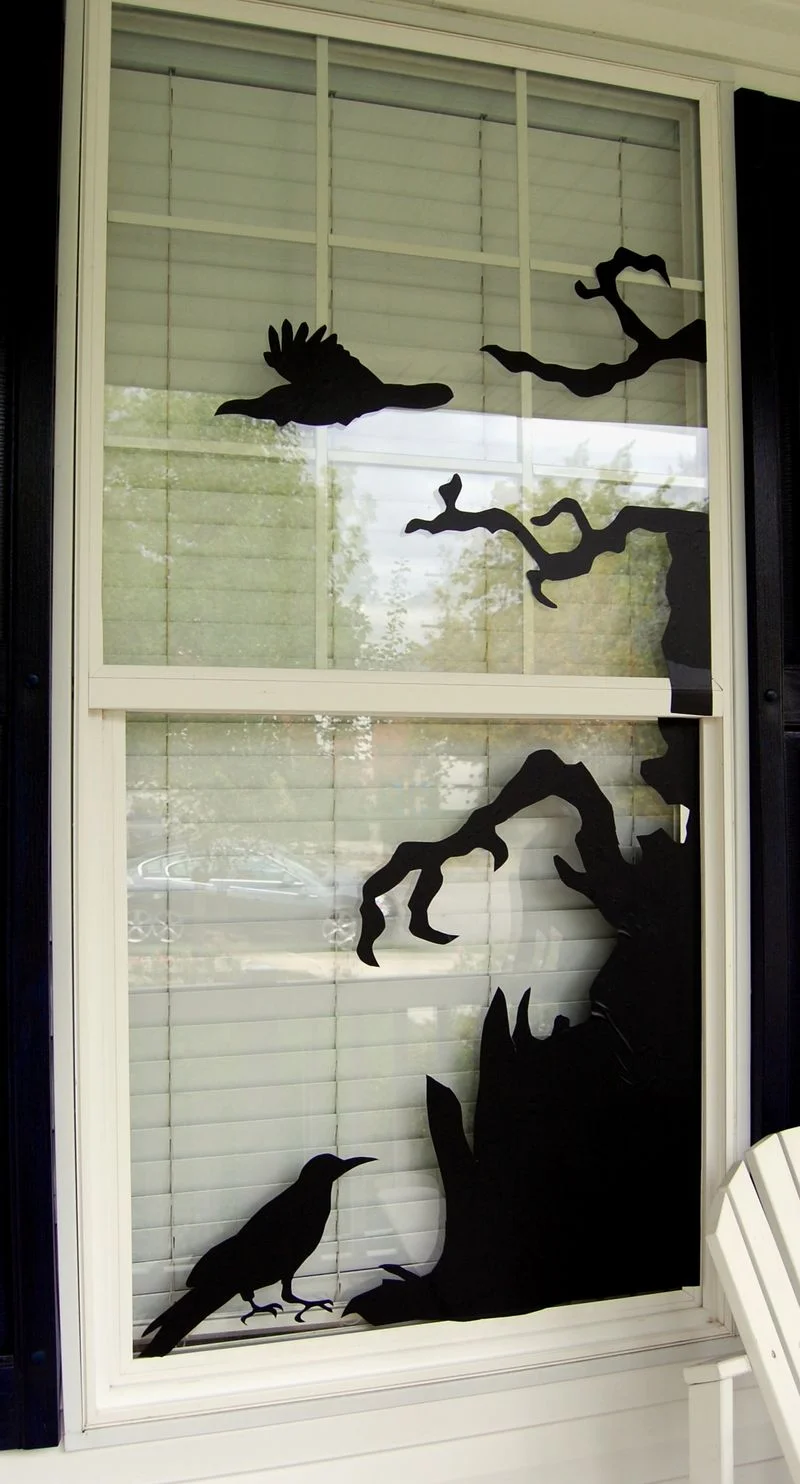 5. Decoración DIY de ventana para Halloween