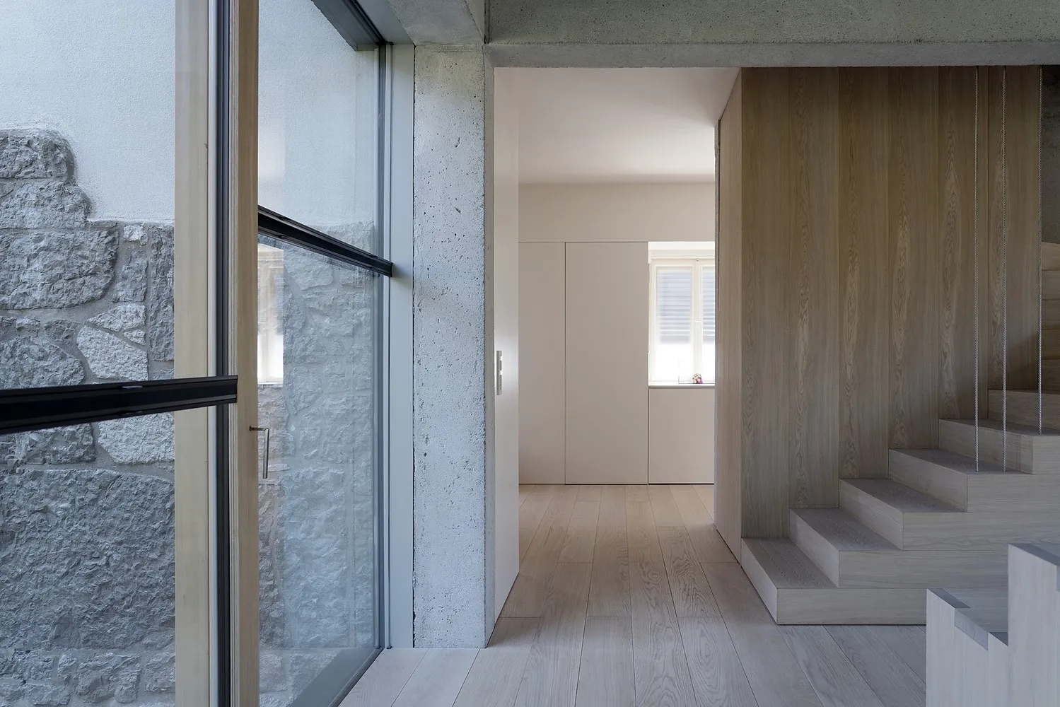 OFIS Architects设计的3SHOEBOX House位于斯洛文尼亚卢布尔雅那