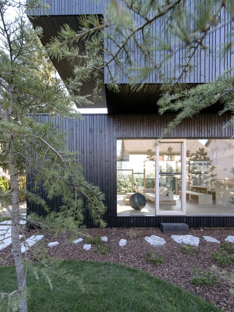 OFIS Architects设计的3SHOEBOX House位于斯洛文尼亚卢布尔雅那