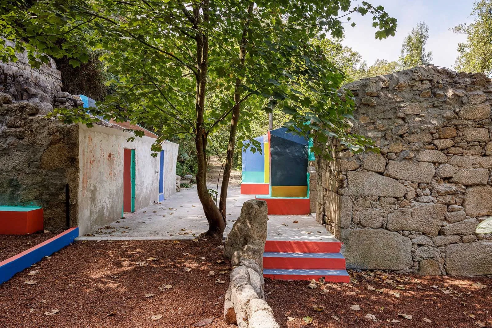 葡萄牙保罗·莫雷拉建筑事务所与Verkron艺术集体的Escadinhas步行道项目 葡萄牙保罗·莫雷拉建筑事务所与Verkron艺术集体的Escadinhas步行道项目