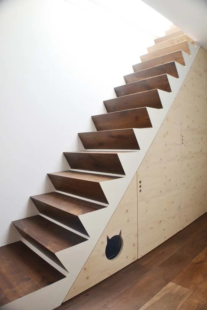 Ideas for a Great Wardrobe Under the Stairs