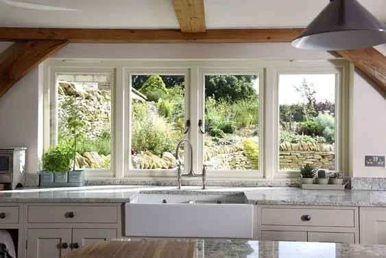 厨房有窗的美丽装修灵感