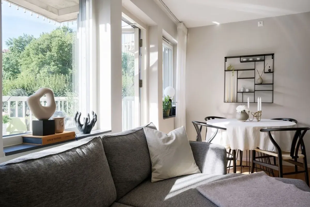 Seasonal Black and White Monochrome Decorating