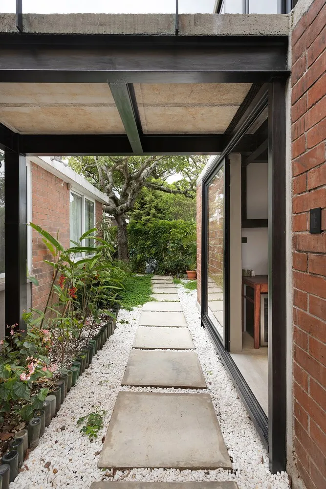 Little Quinn House by Taller ACÁ in Guatemala