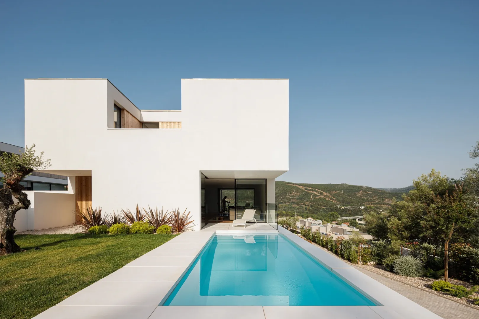 Дом JC от архитектора Марио Альвеса в Коймбре, Португалия Дом JC от архитектора Марио Альвеса в Коймбре, Португалия