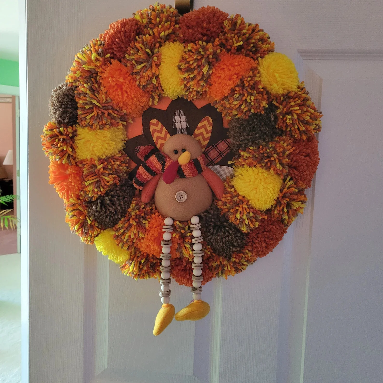 2. Guirnalda de globos de felpa con tulipán