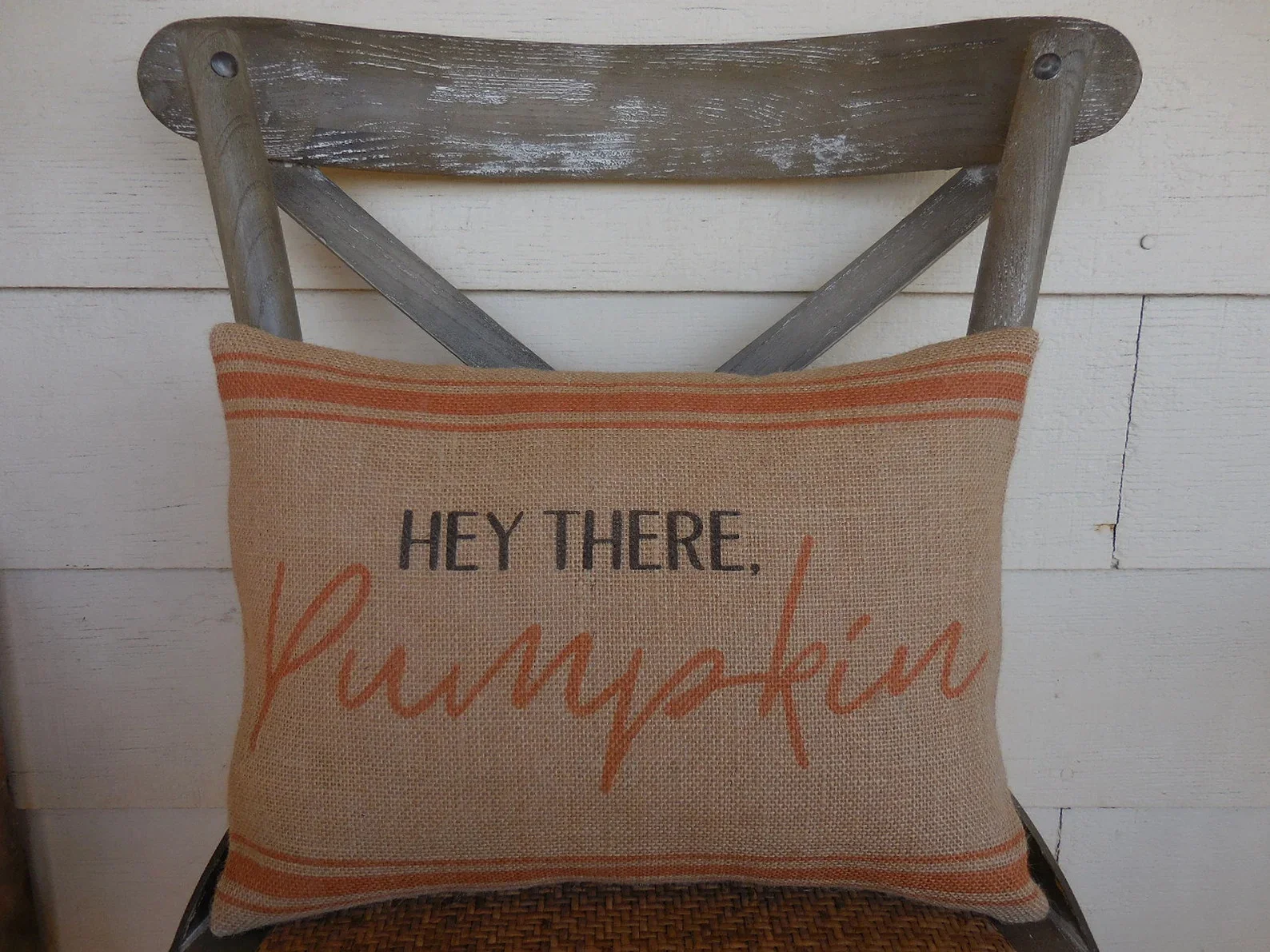 11. Almohada con calabaza y terciopelo