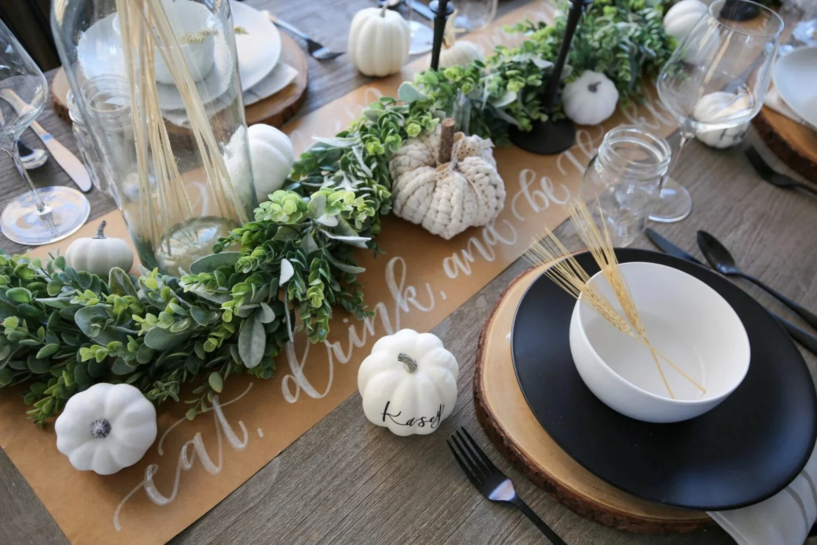 3. Guirnalda de eucalipto como centro de mesa para el Día de Acción de Gracias