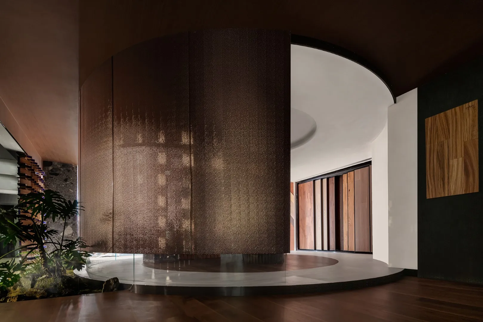 Гігантський виставковий зал на підлозі від DHB Design у Ченду, Китай Гігантський виставковий зал на підлозі від DHB Design у Ченду, Китай