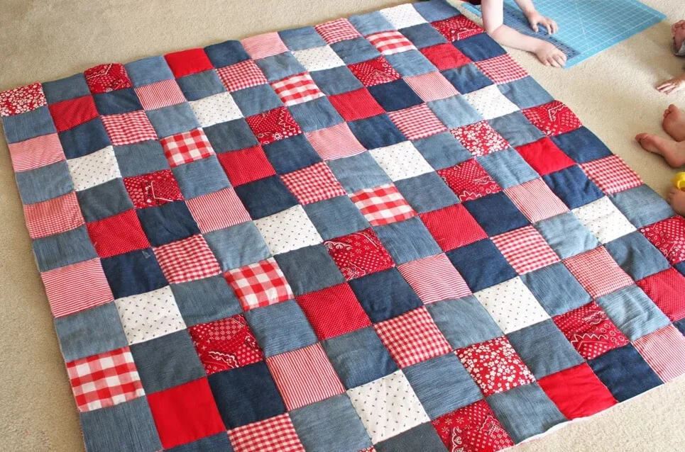 6. Quilting DIY para picnic con jeans viejos