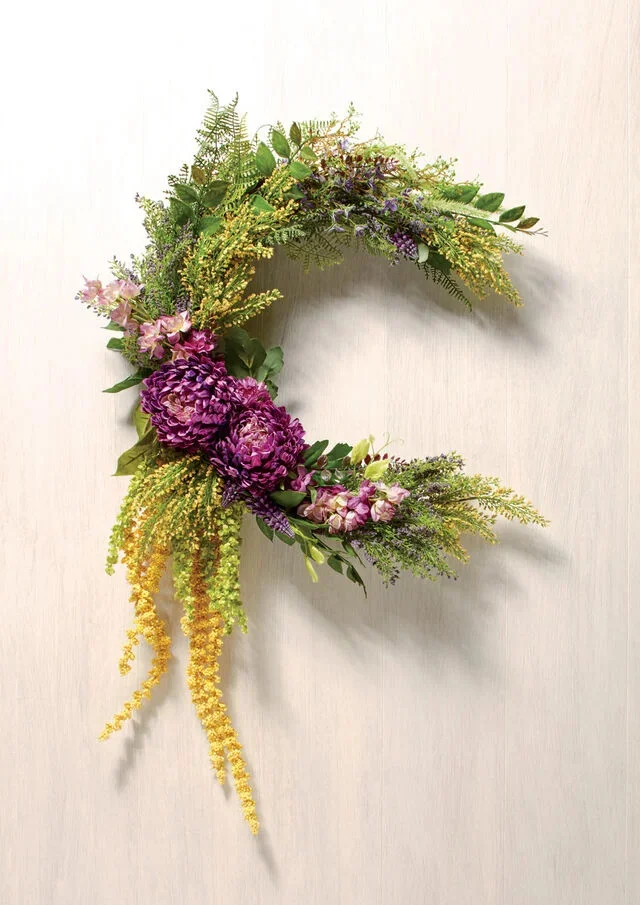 13. Corona de flores y luna