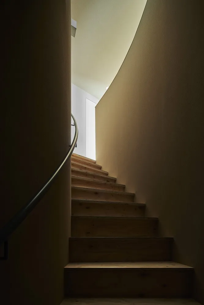 PeacoQ House by UID Architects: Curved Walls and Seamless Boundaries in Hiroshima