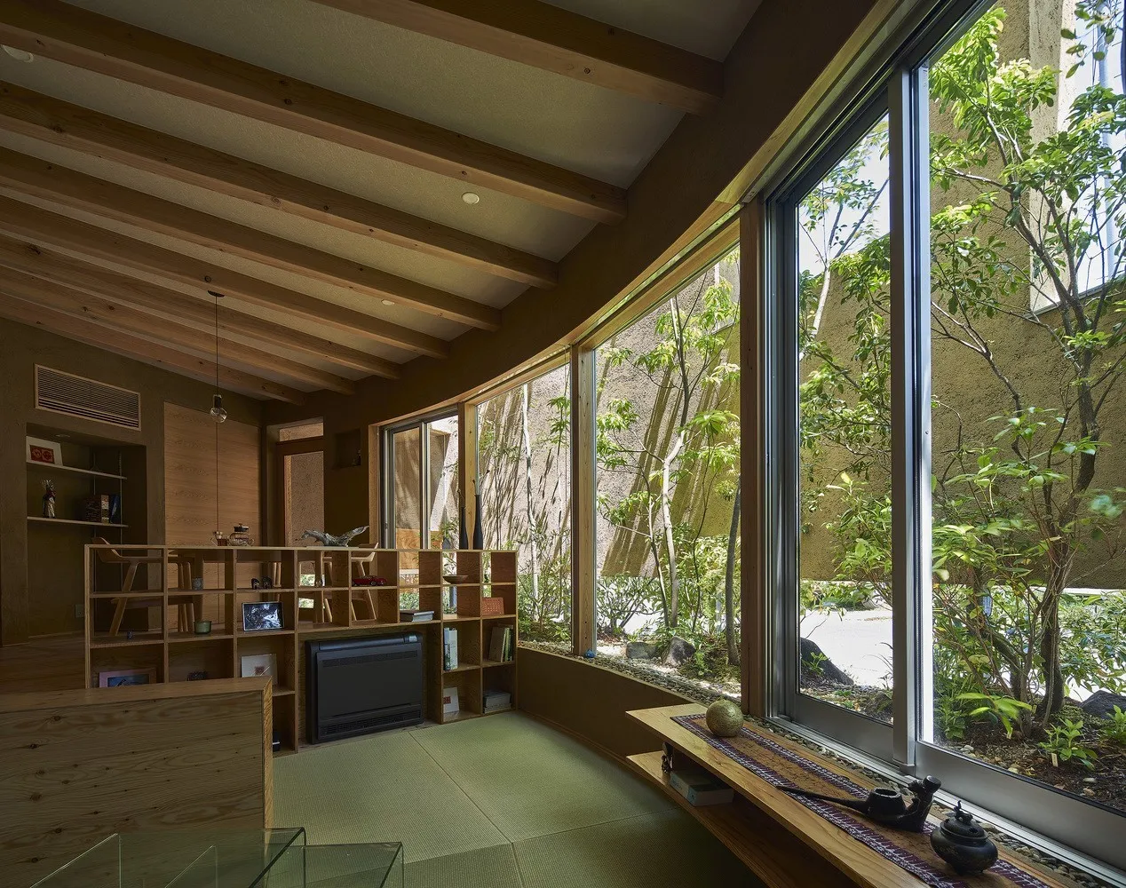 PeacoQ House by UID Architects: Curved Walls and Seamless Boundaries in Hiroshima