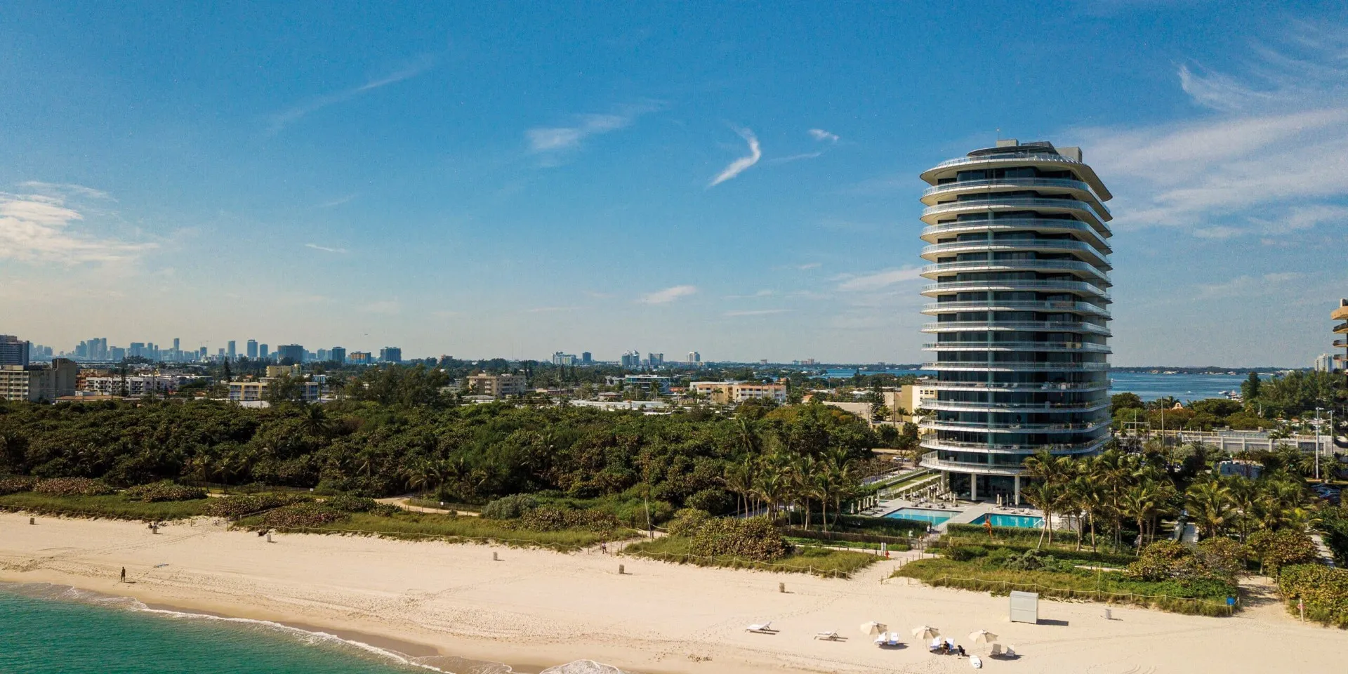 Чотири майамських небоскребних кондомініуми, які підносять розкішне проживання на новий рівень Чотири майамських небоскребних кондомініуми, які підносять розкішне проживання на новий рівень