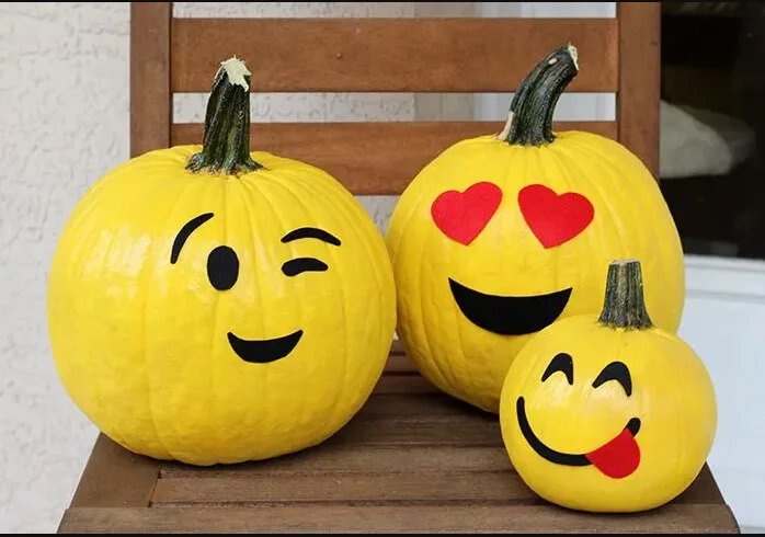 6. CALABAZAS SIN CORTAR CON EMOJIS