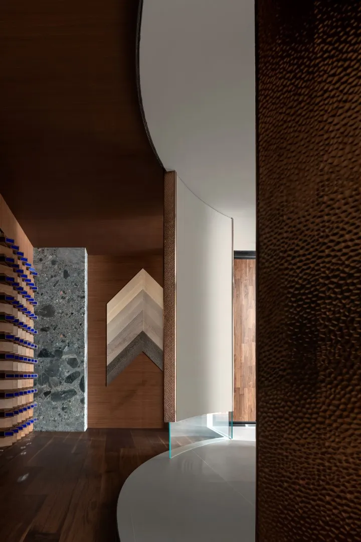 Гігантський виставковий зал на підлозі від DHB Design у Ченду, Китай Гігантський виставковий зал на підлозі від DHB Design у Ченду, Китай