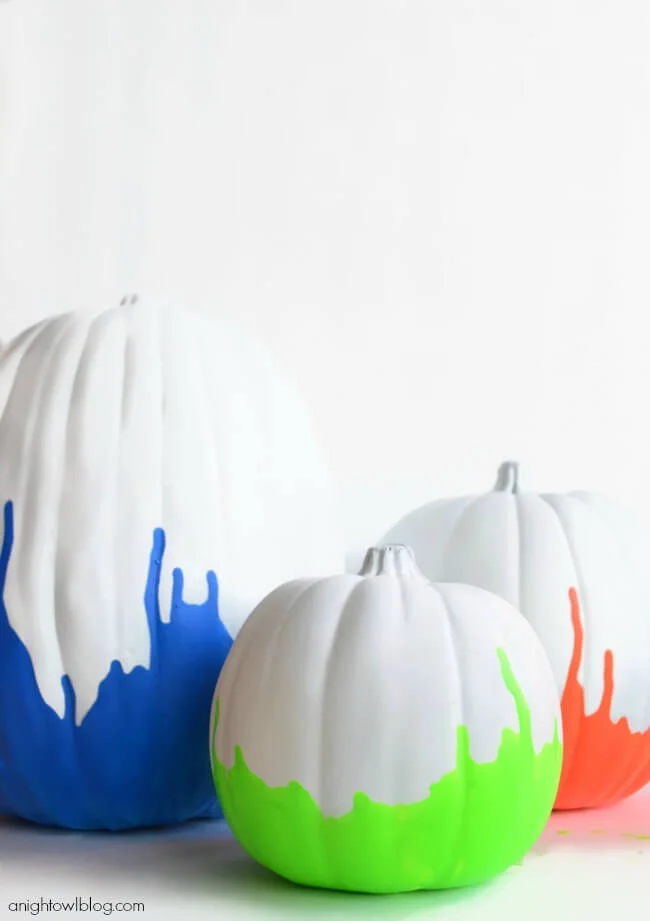 14. CALABAZAS NEÓN PINTADAS CON TINTA