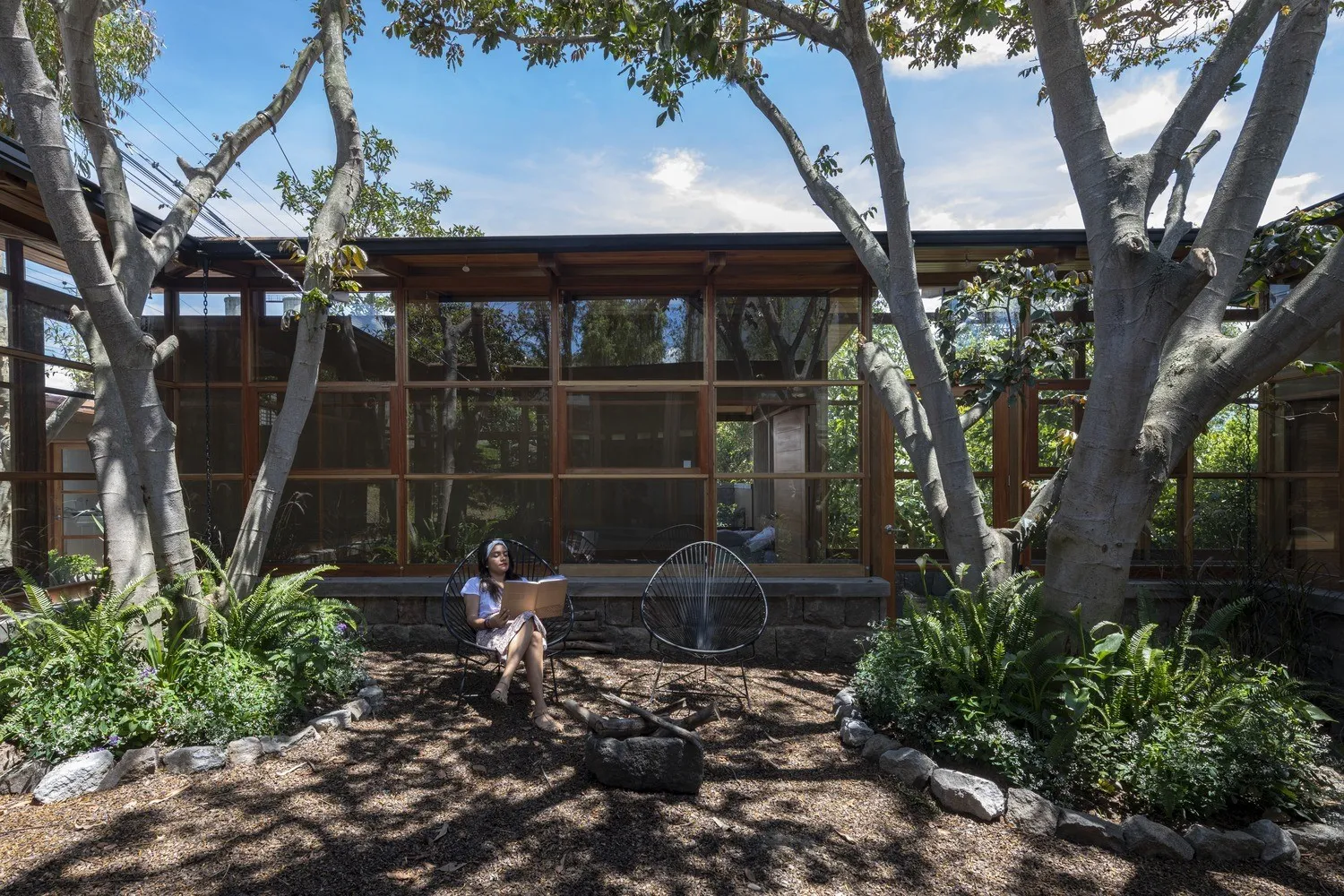 埃尔辛达托建筑事务所设计的森林中的住宅，厄瓜多尔基多