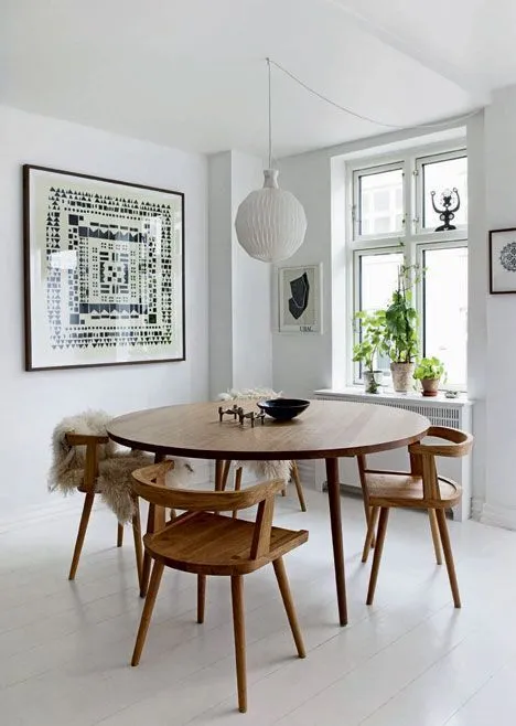 How to Choose the Perfect Small Dining Table