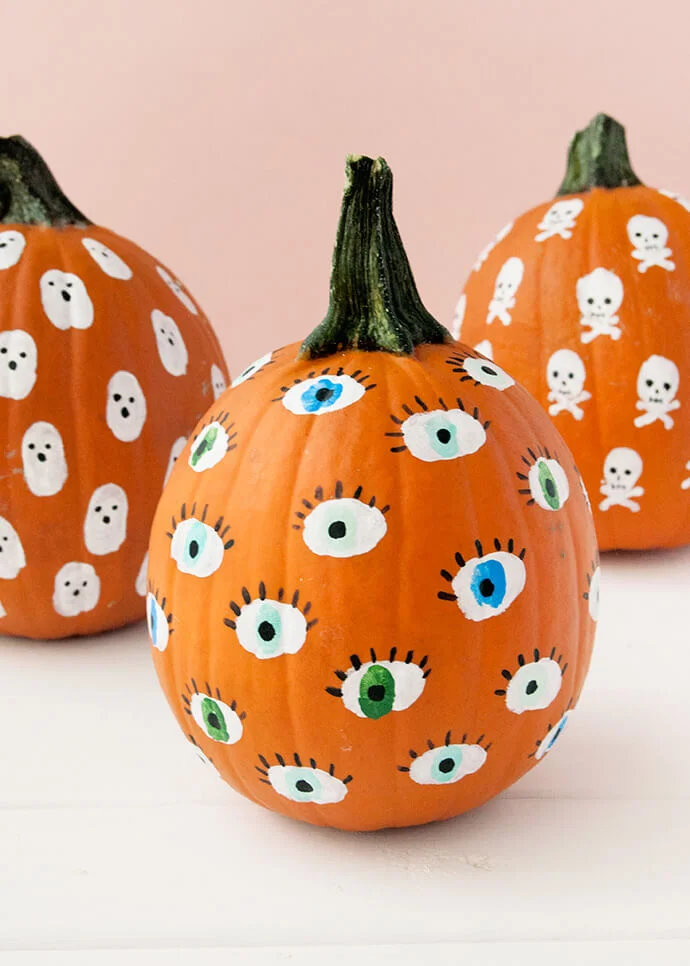 12. CALABAZAS PINTADAS CON PLACA DE IMPRESIÓN PARA NIÑOS