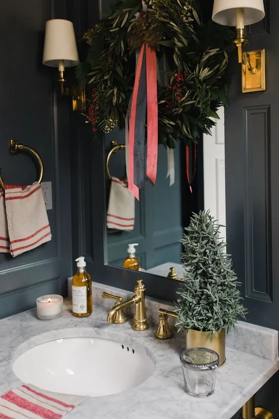 BEST IDEAS AND SOLUTIONS FOR BATHROOM DECORATION FOR CHRISTMAS