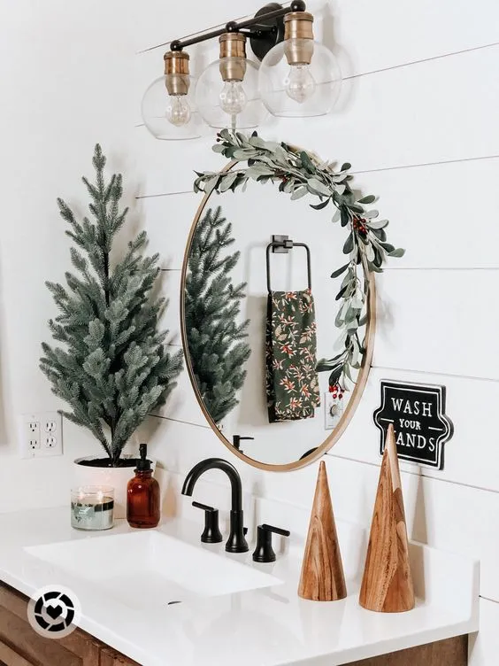 BEST IDEAS AND SOLUTIONS FOR BATHROOM DECORATION FOR CHRISTMAS