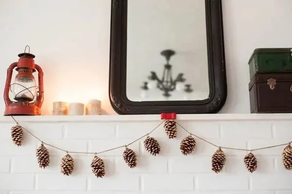11. DIY Gold Leaves and Pinecones Garland