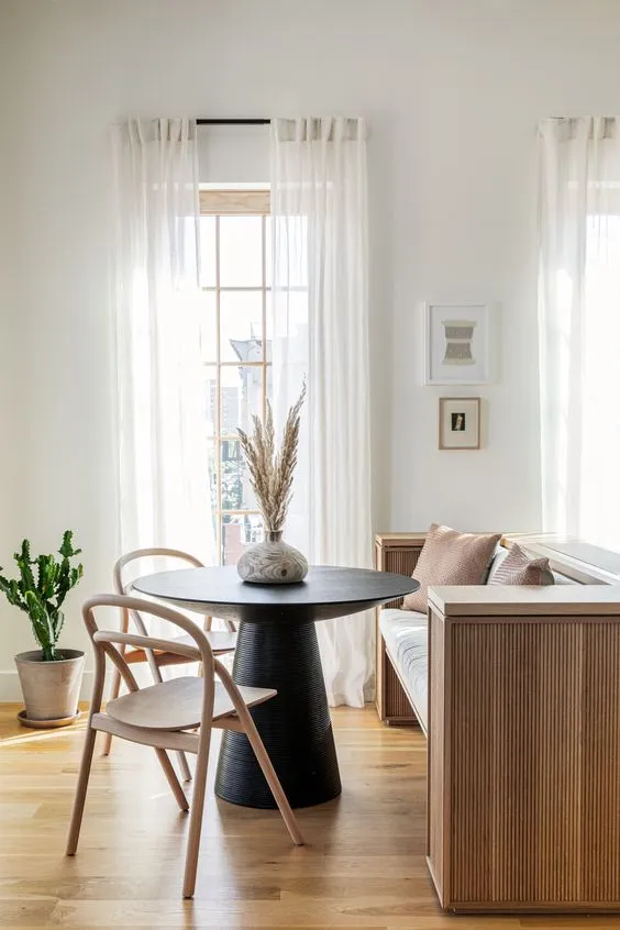 How to Choose the Perfect Small Dining Table