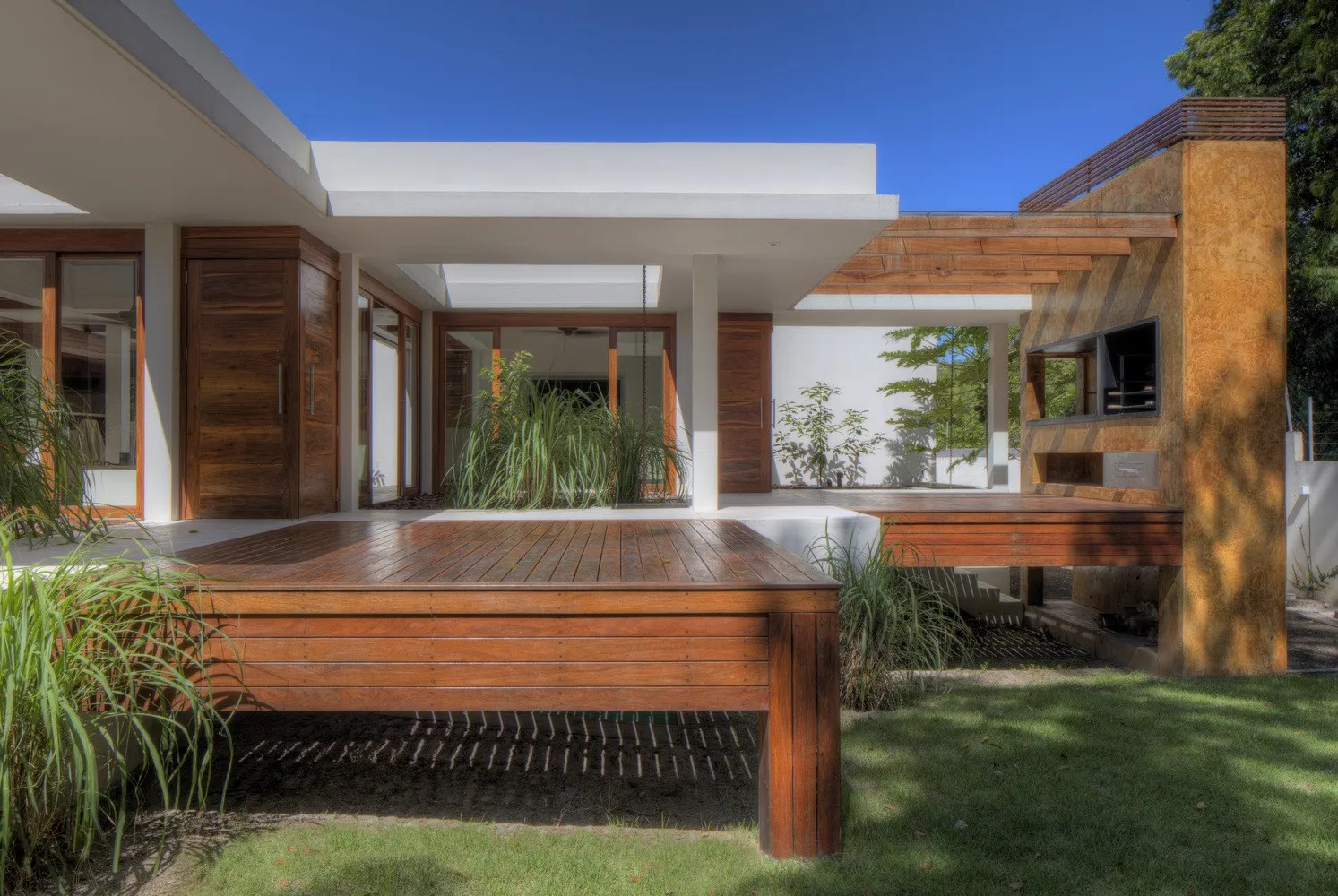 亚马逊雨林中的曼aus之家，由亚历克斯娅·康韦斯建筑事务所设计