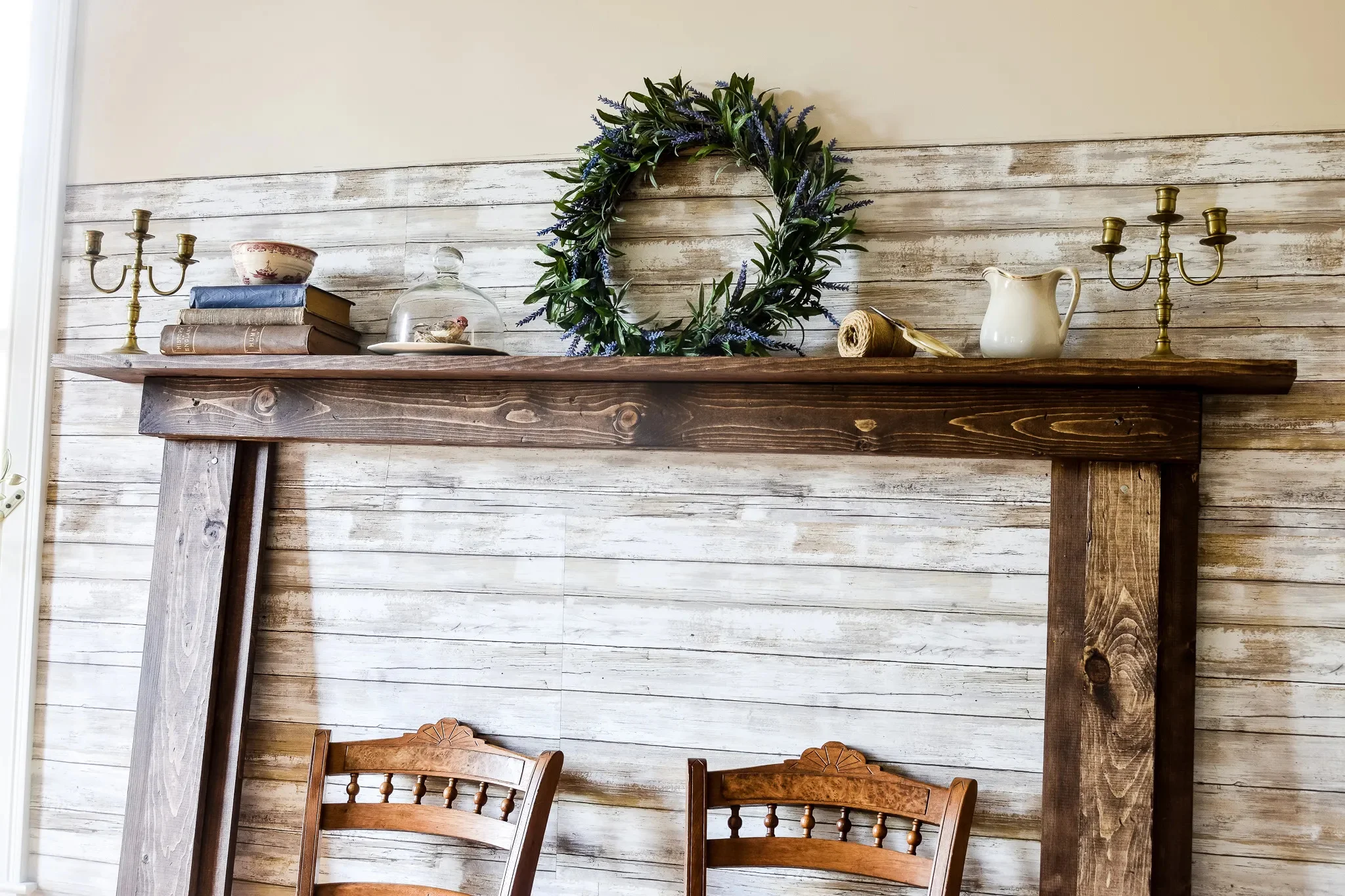 10. Chimenea falsa y base de DIY simple