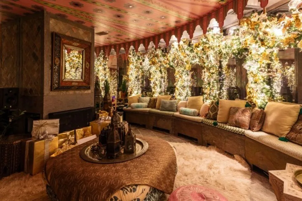 玛丽亚·凯莉邀请您参加她在纽约家中的圣诞鸡尾酒派对