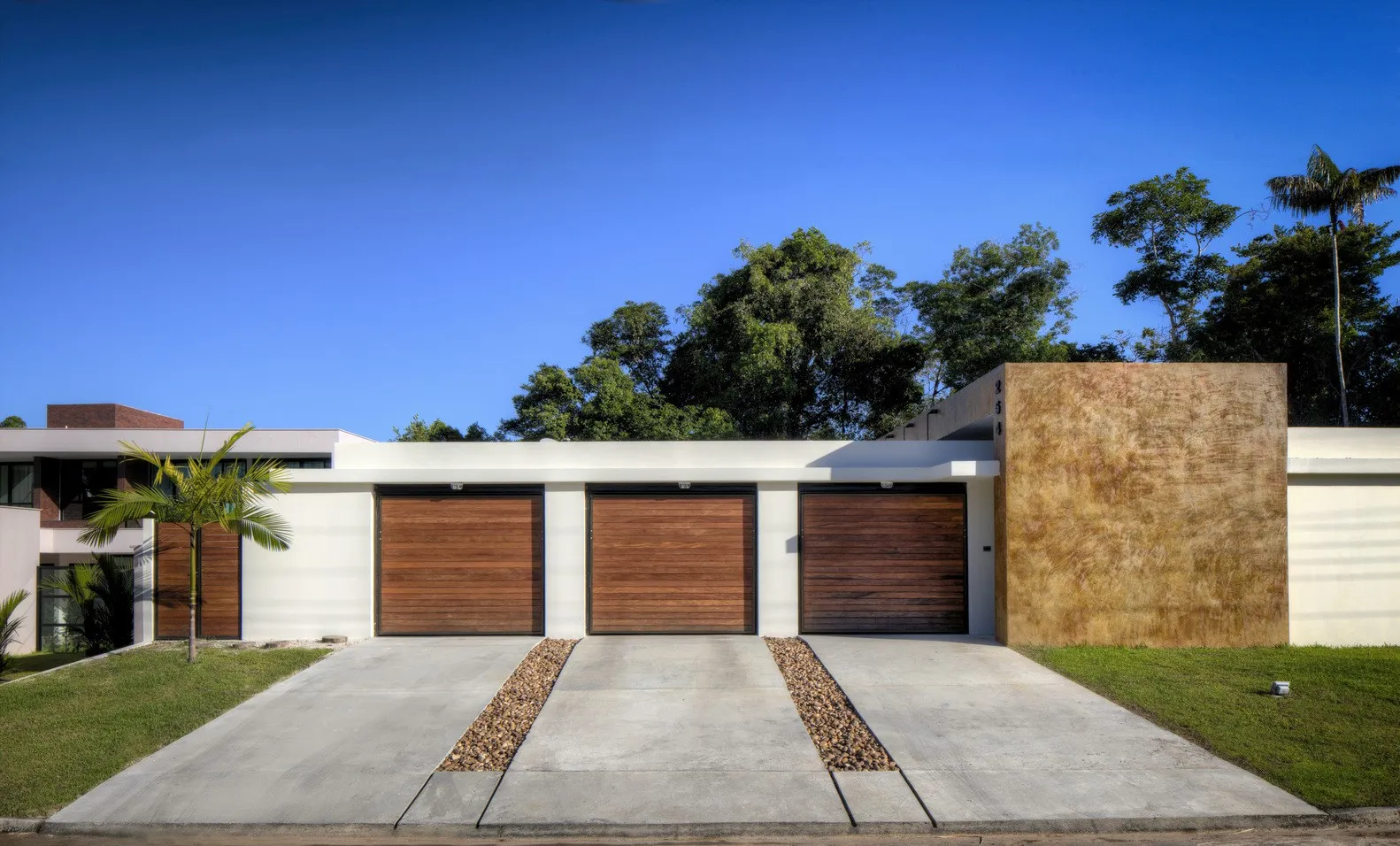 亚马逊雨林中的曼aus之家，由亚历克斯娅·康韦斯建筑事务所设计