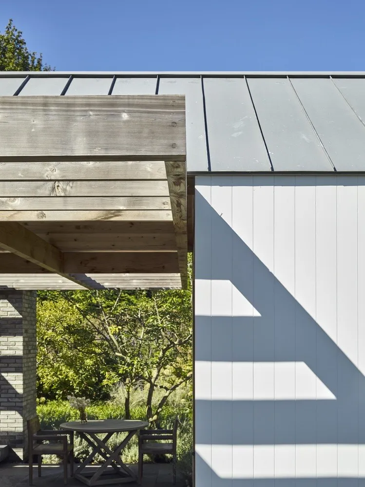 Further Lane Pool House by Robert Young Architects in East Hampton, New York Further Lane Pool House by Robert Young Architects in East Hampton, New York