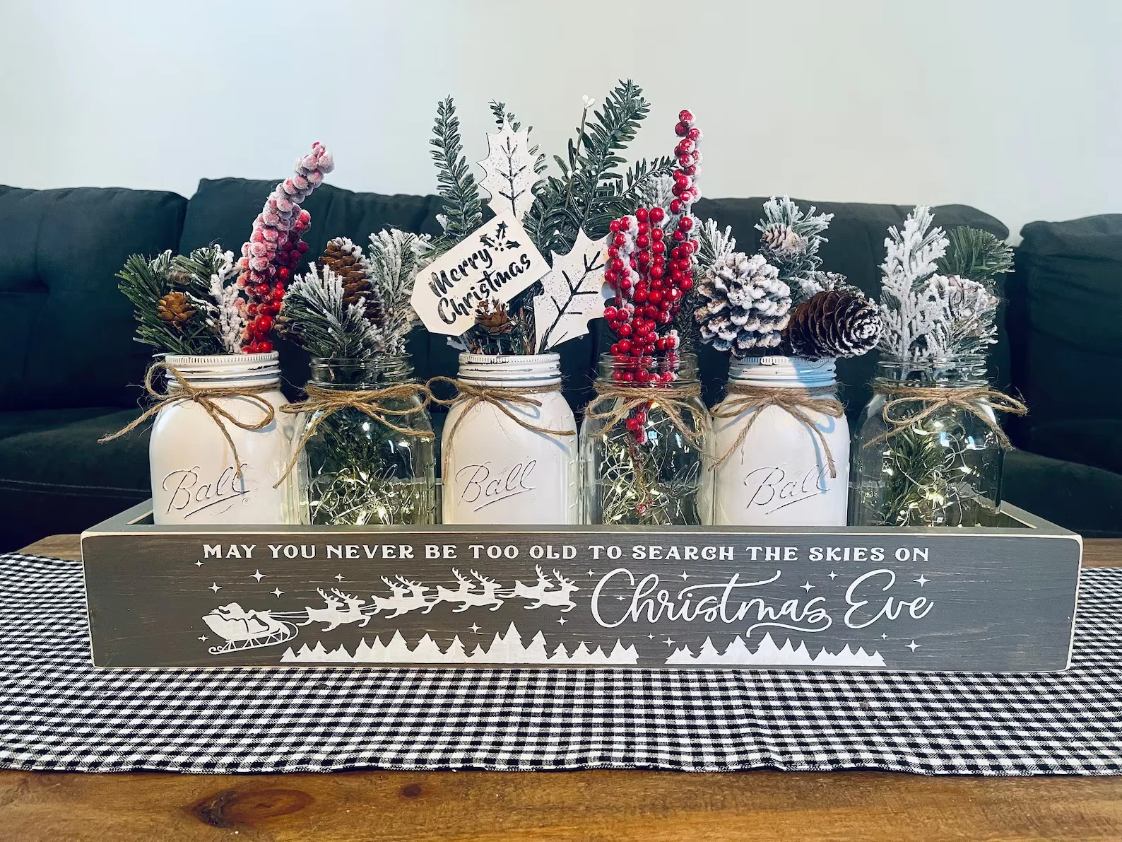 9. 乡村风格的玻璃罐拱门